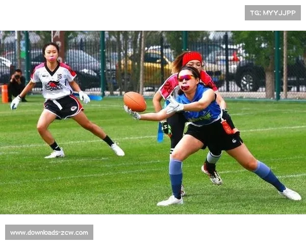 中国腰旗橄榄球球员杨开：国际首秀靠“暗号配合”敢打敢拼